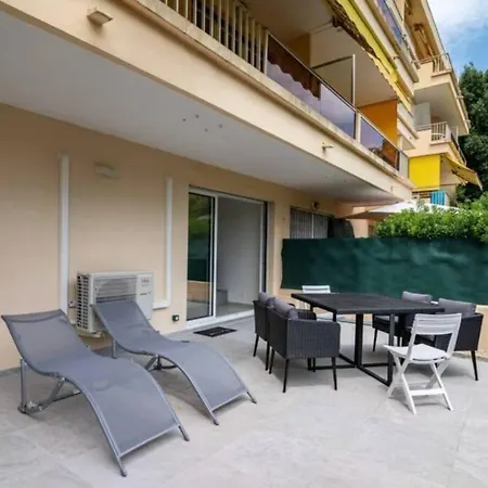 Appt Moderne Avec Belle Terrasse Centre Apartment *