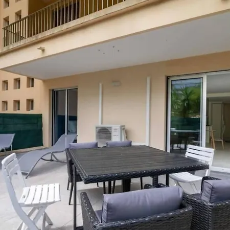 Appt Moderne Avec Belle Terrasse Centre * 戛纳